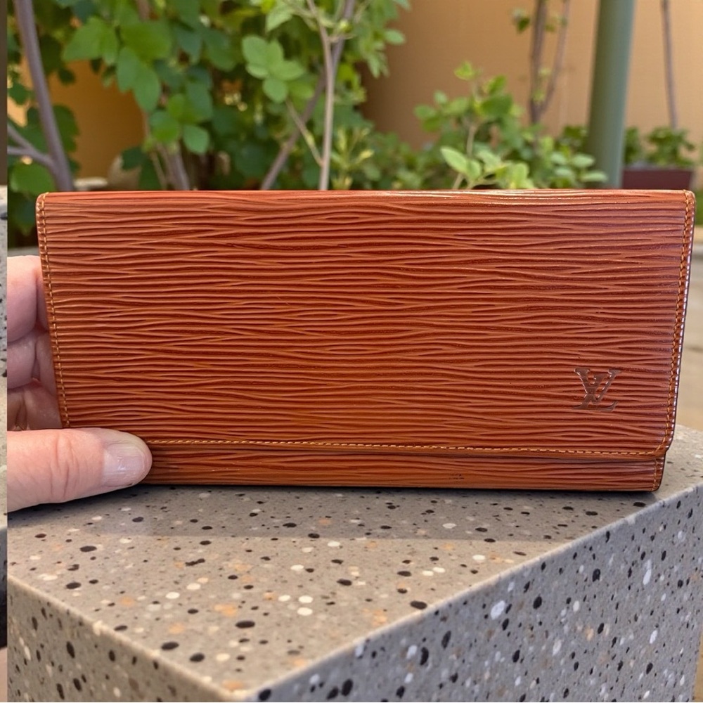 Louis Vuitton Epi Long / Checkbook Wallet – Cognac – Date Code LO0931